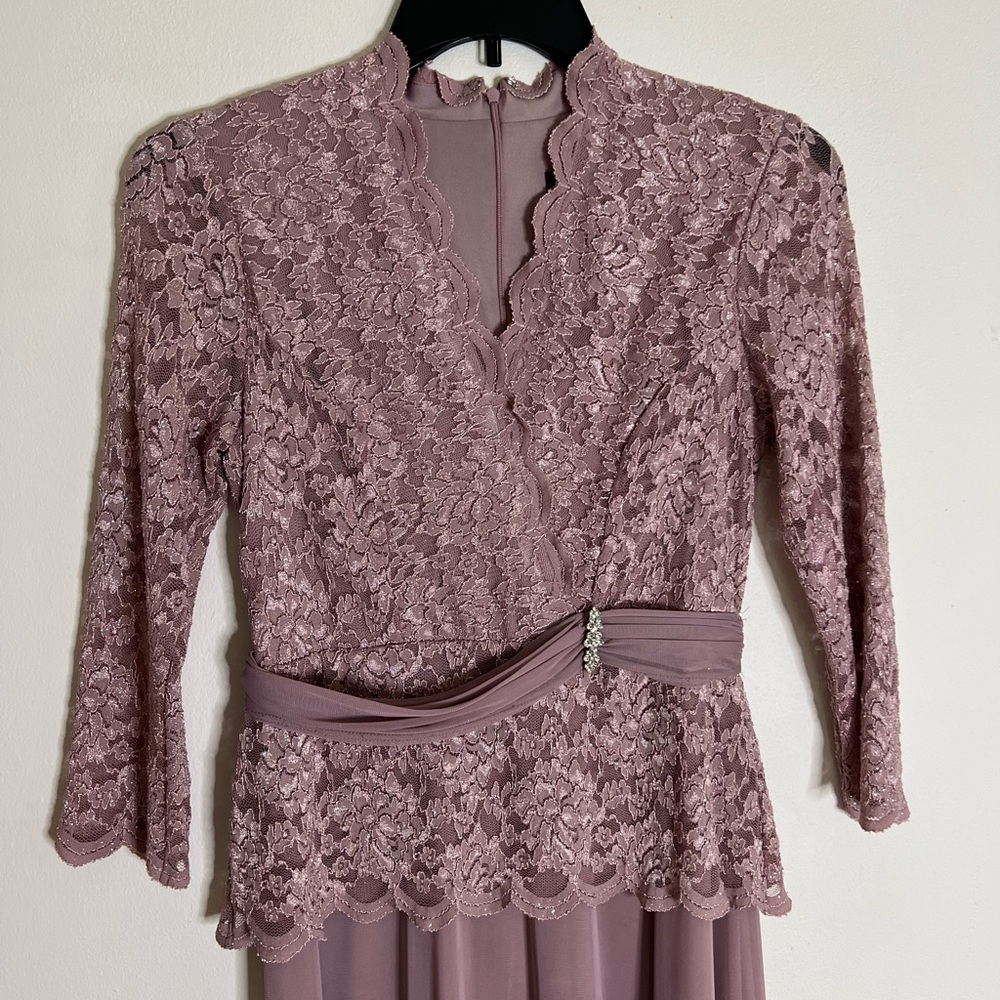 Elegant & beautiful dress that snugs your body (used). Has a few stains.